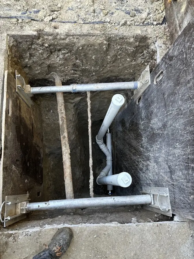 Experienced plumber completing Drain Cleaning work in West Peoria